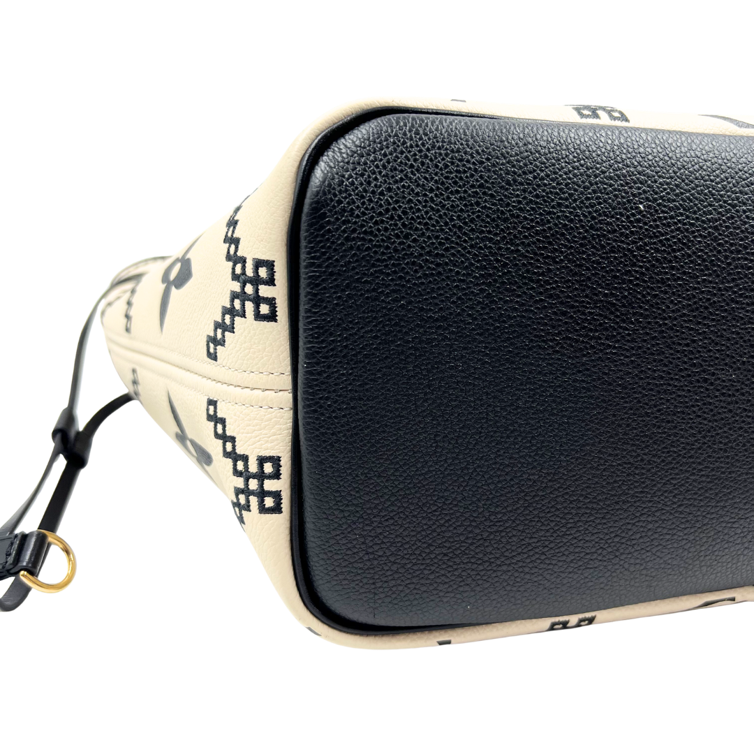 Louis Vuitton Neverfull Tote