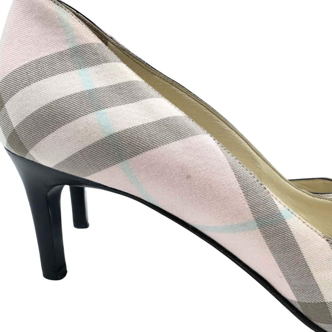Burberry 39.5 pink/multi Canvas Heels