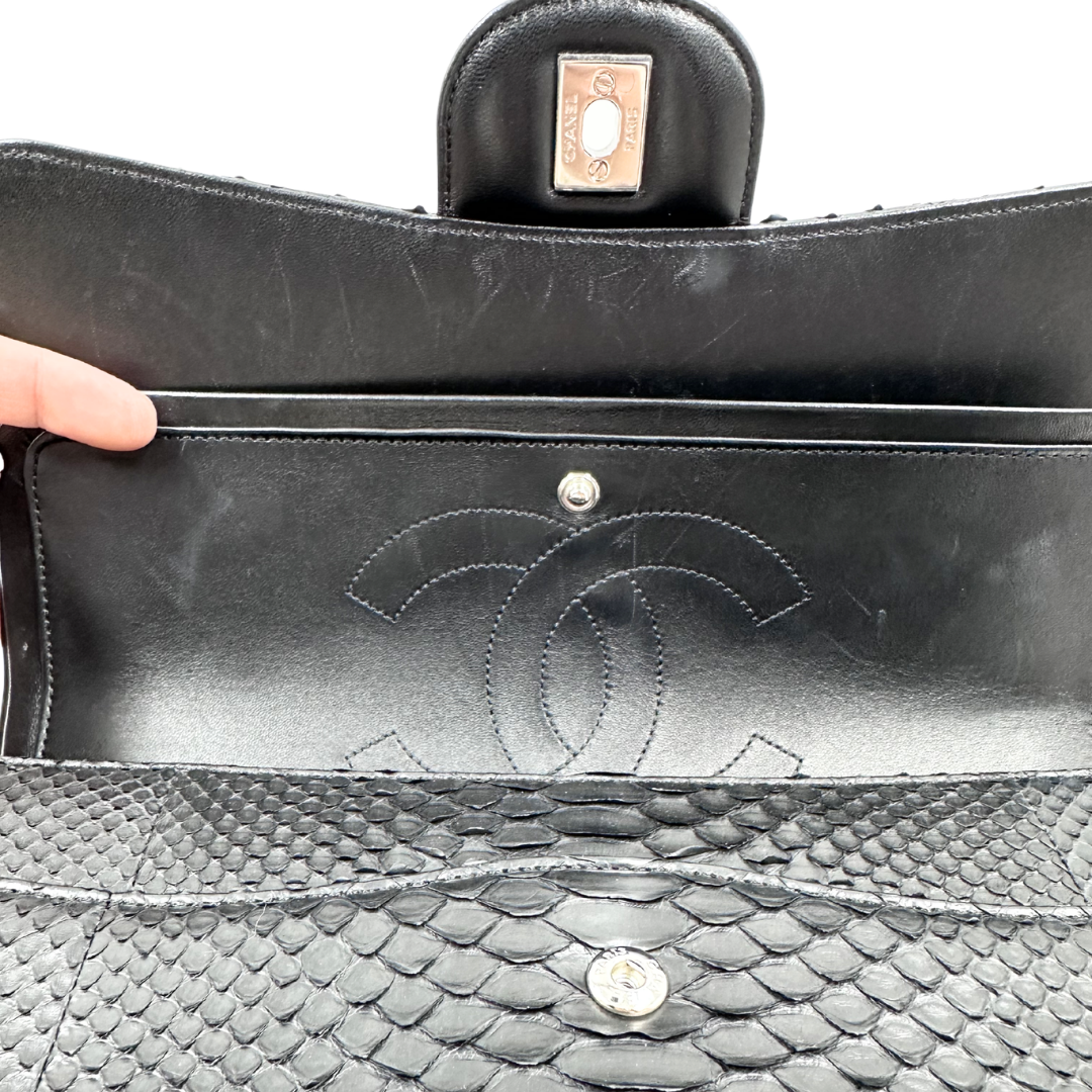 Chanel Classic Double Flap Jumbo Shoulder bag