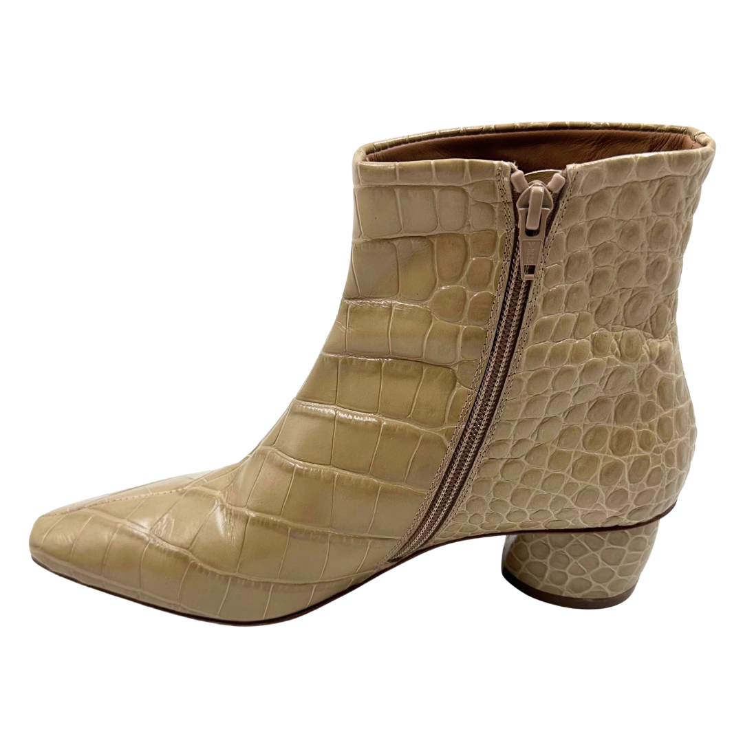 LoQ 8 38 Tan Embossed Leather Boots