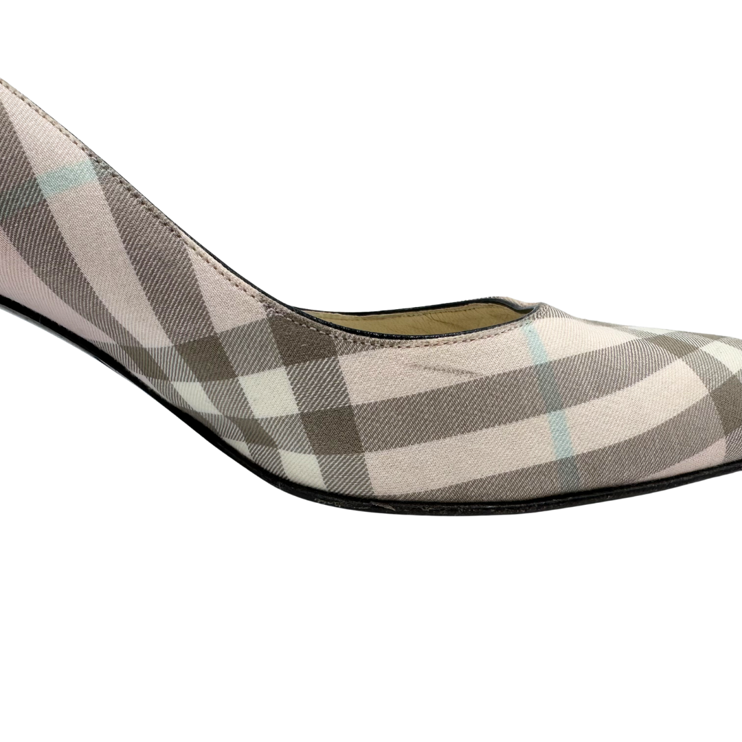 Burberry 39.5 pink/multi Canvas Heels