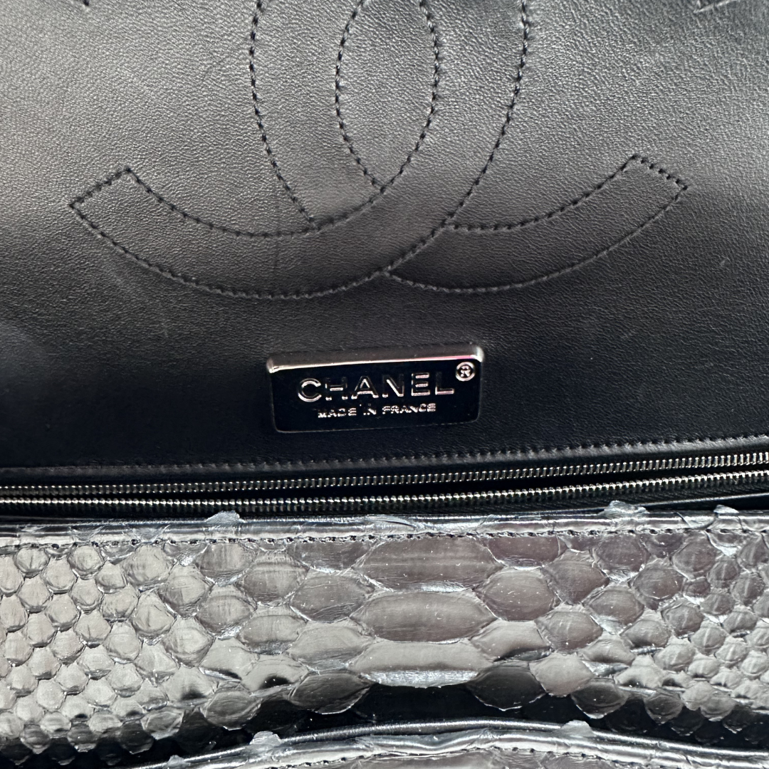 Chanel Classic Double Flap Jumbo Shoulder bag