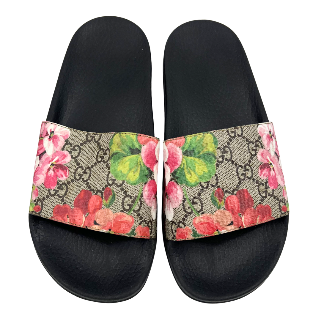 Gucci 37 pink/multi Coated Canvas Flip Flops