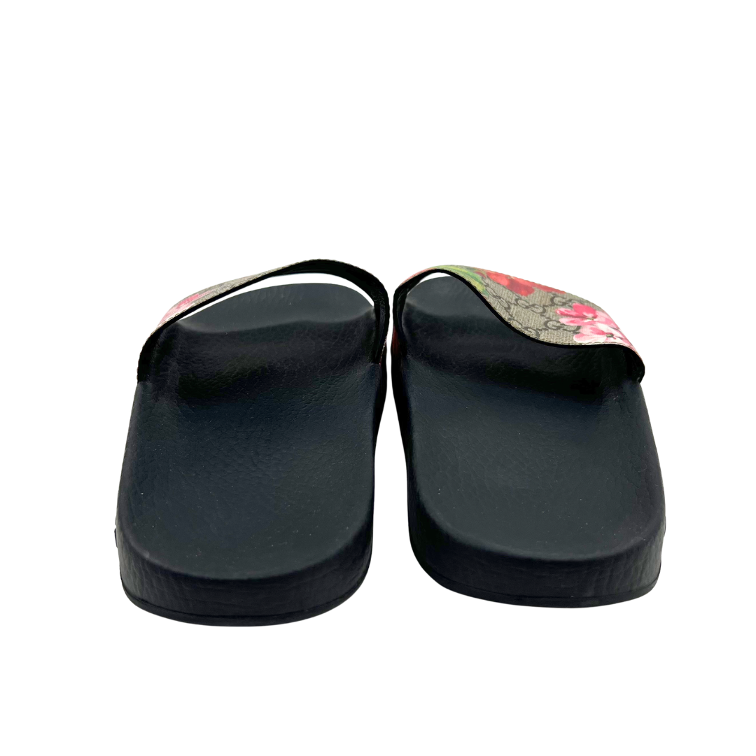 Gucci 37 pink/multi Coated Canvas Flip Flops