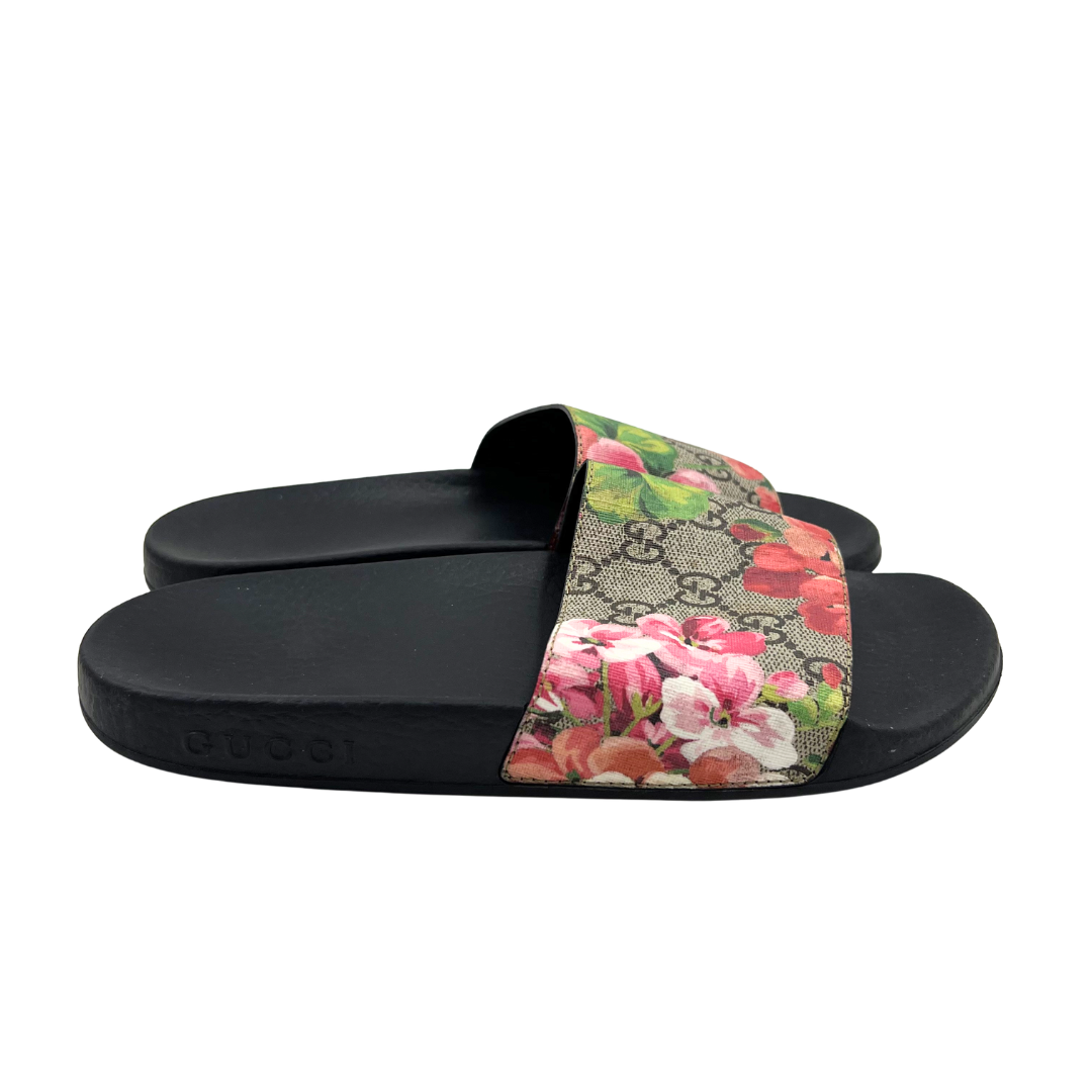 Gucci 37 pink/multi Coated Canvas Flip Flops