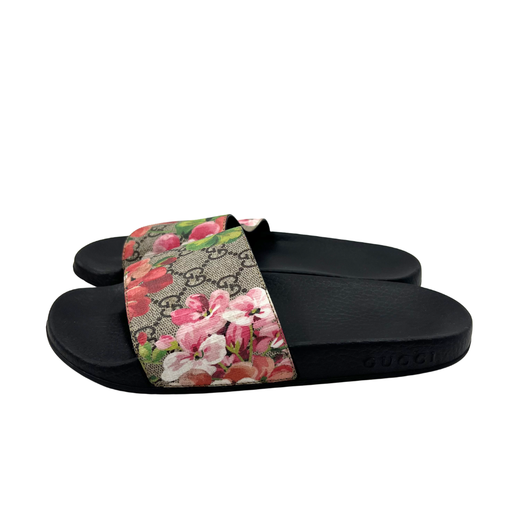 Gucci 37 pink/multi Coated Canvas Flip Flops