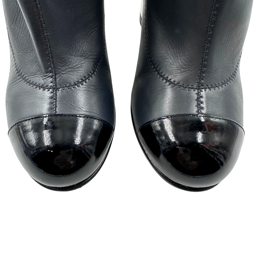 Chanel 7.5 38 Black/White Leather Booties