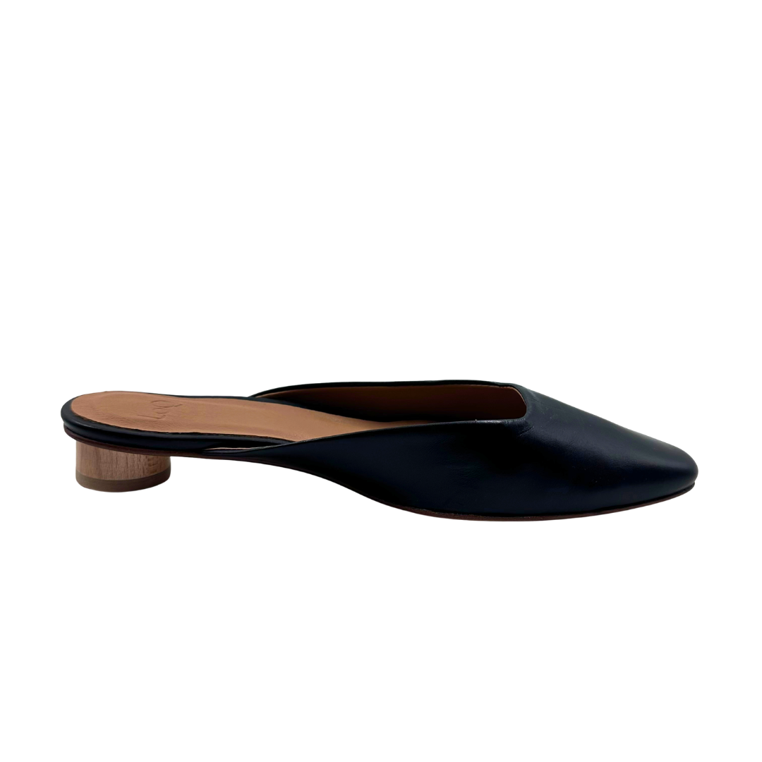 LoQ 37 Black Carmen Mules