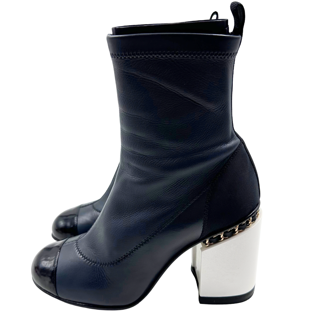 Chanel 7.5 38 Black/White Leather Booties