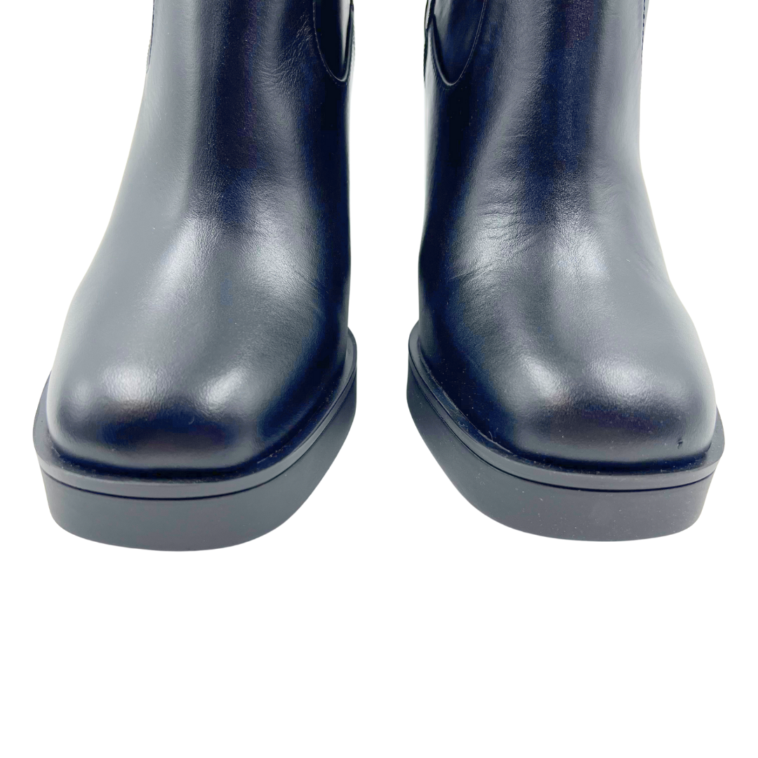 Stuart Weitzman 8 Bethenny Black Leather Booties