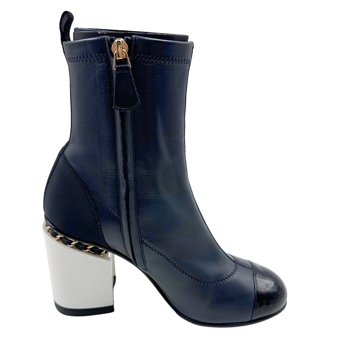 Chanel 7.5 38 Black/White Leather Booties