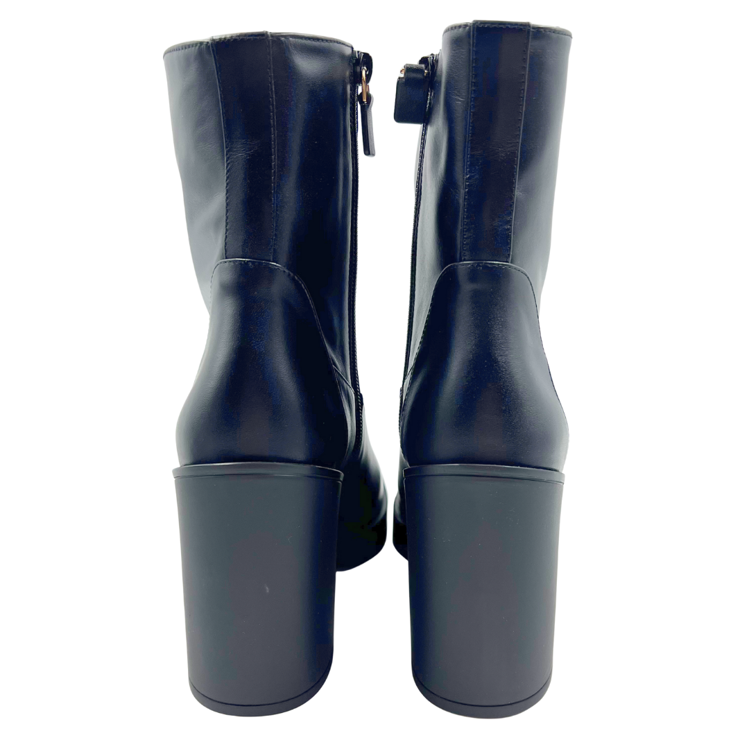 Stuart Weitzman 8 Bethenny Black Leather Booties