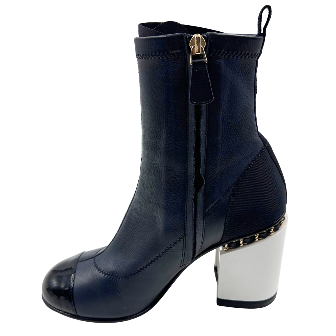Chanel 7.5 38 Black/White Leather Booties