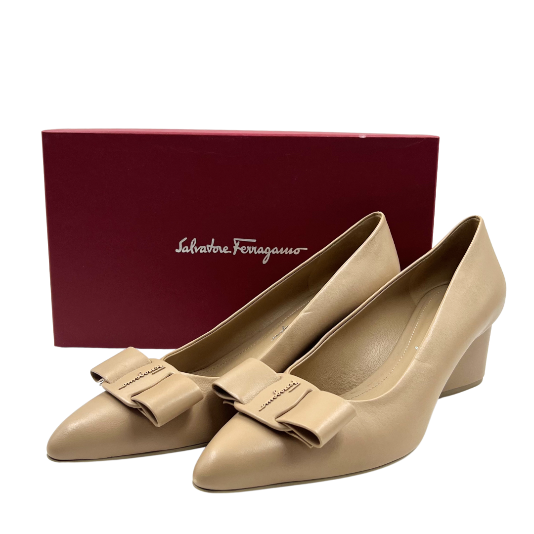 Salvatore Ferragamo 10 Nude Pumps