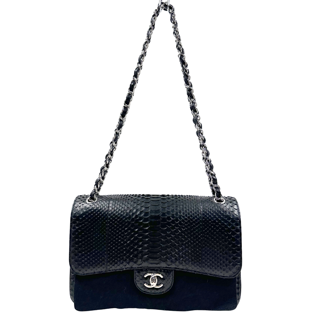 Chanel Classic Double Flap Jumbo Shoulder bag