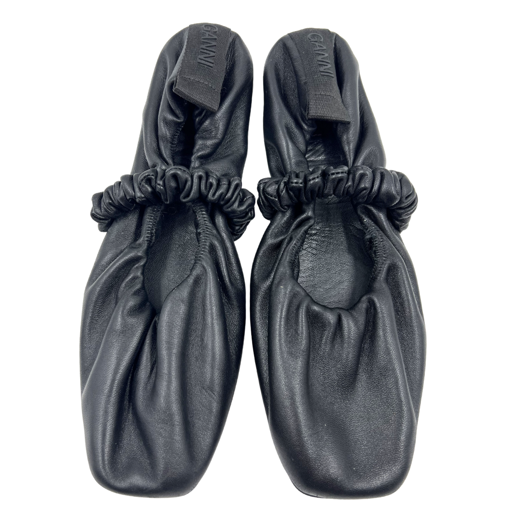 Ganni 40 Black Flats