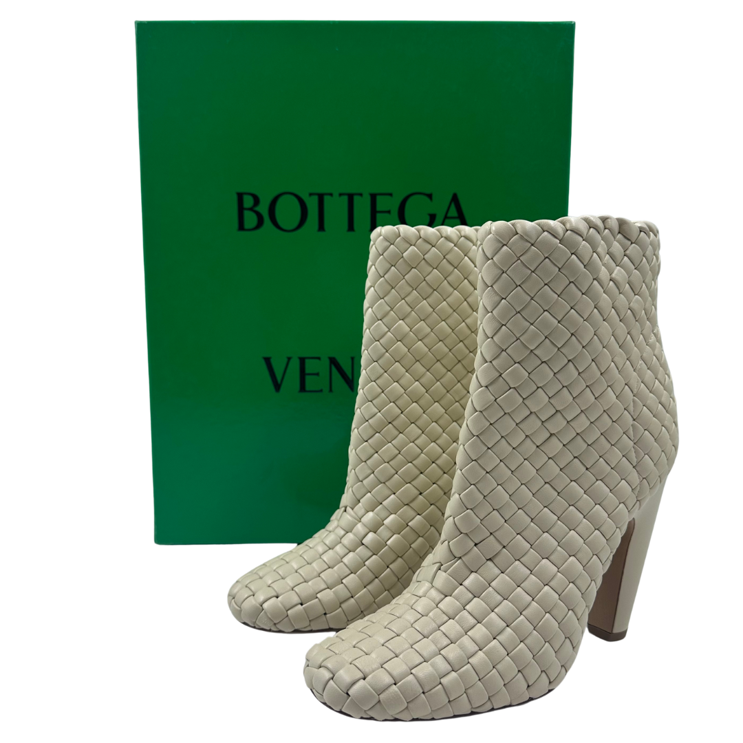 Bottega Veneta 7 37 Bone Leather Booties – Chic Consignment LLC