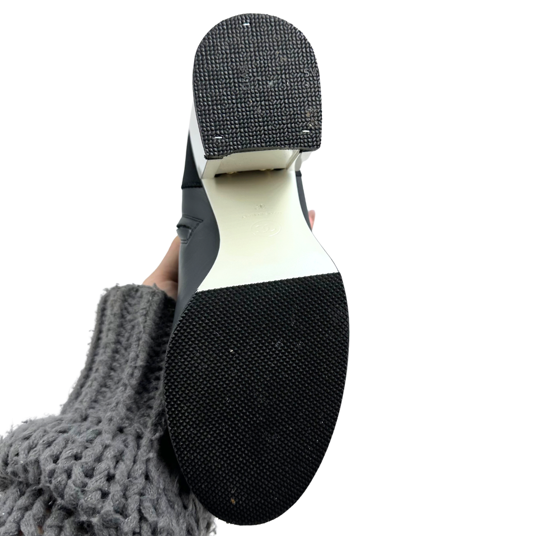 Chanel 7.5 38 Black/White Leather Booties
