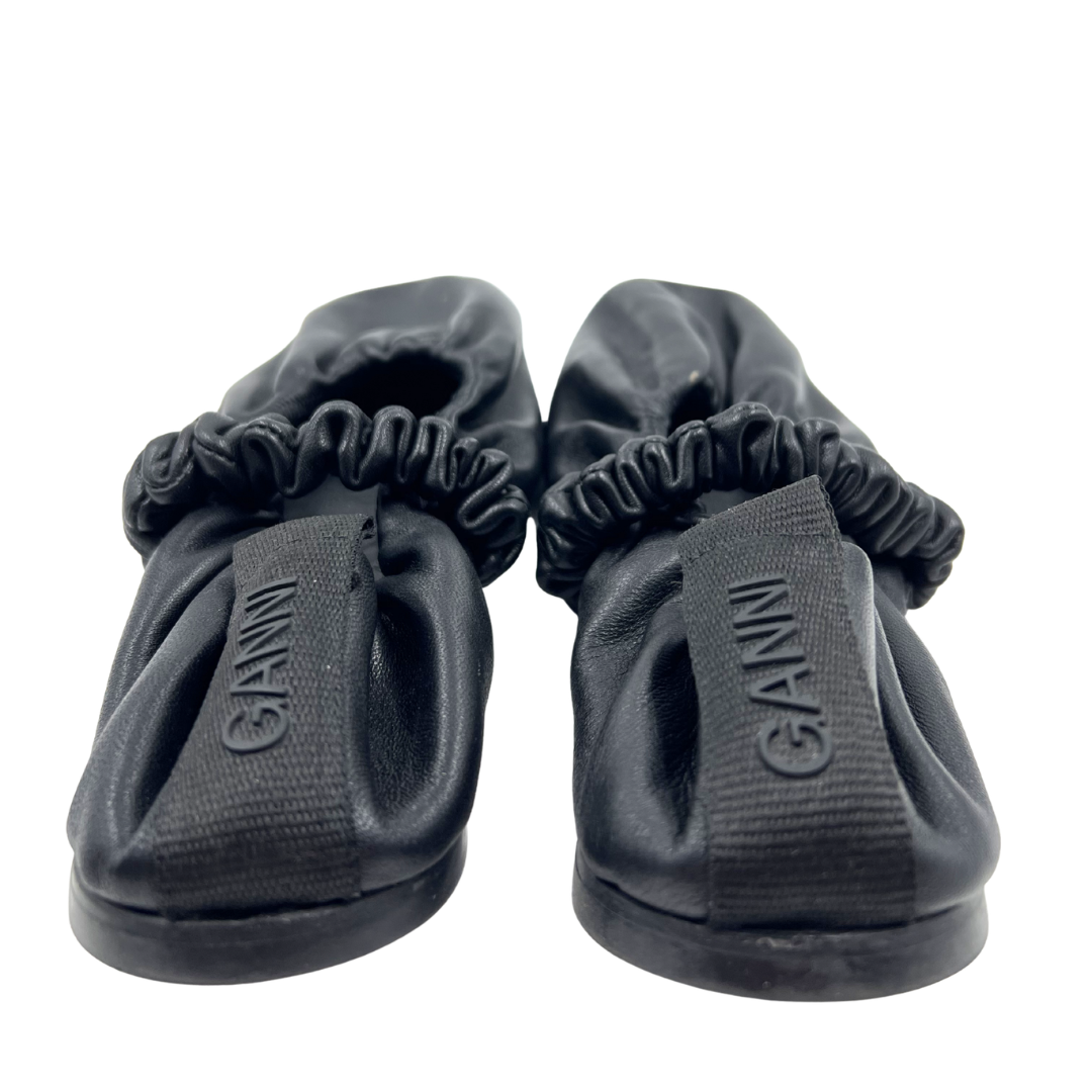 Ganni 40 Black Flats
