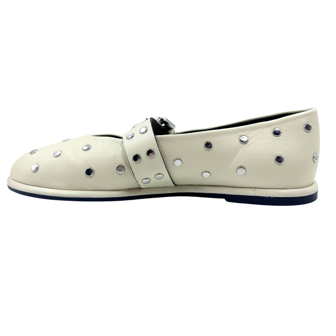 Me + Em 7 37 Cream & Silver Leather Flats