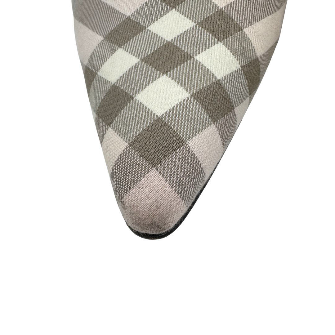 Burberry 39.5 pink/multi Canvas Heels