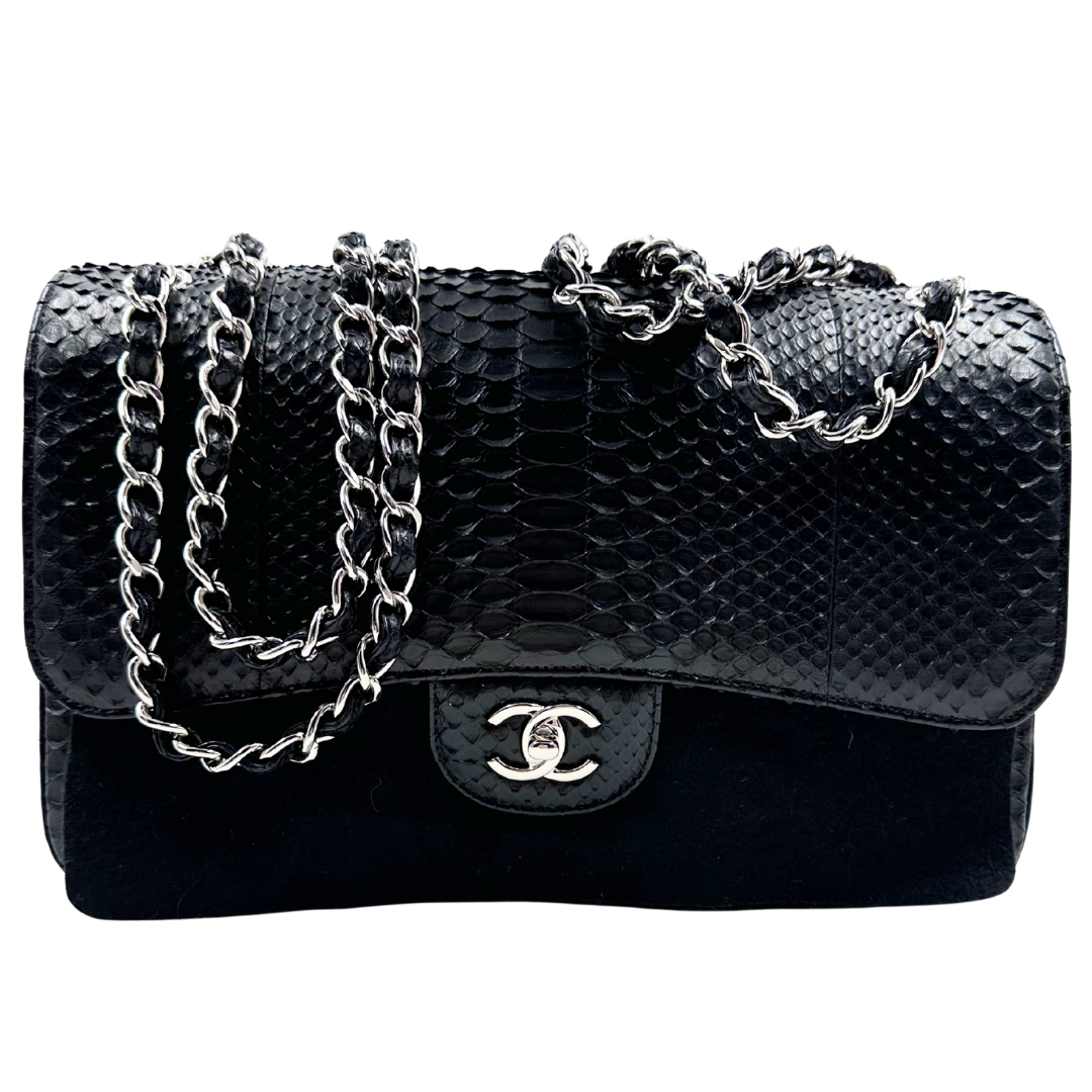 Chanel Classic Double Flap Jumbo Shoulder bag
