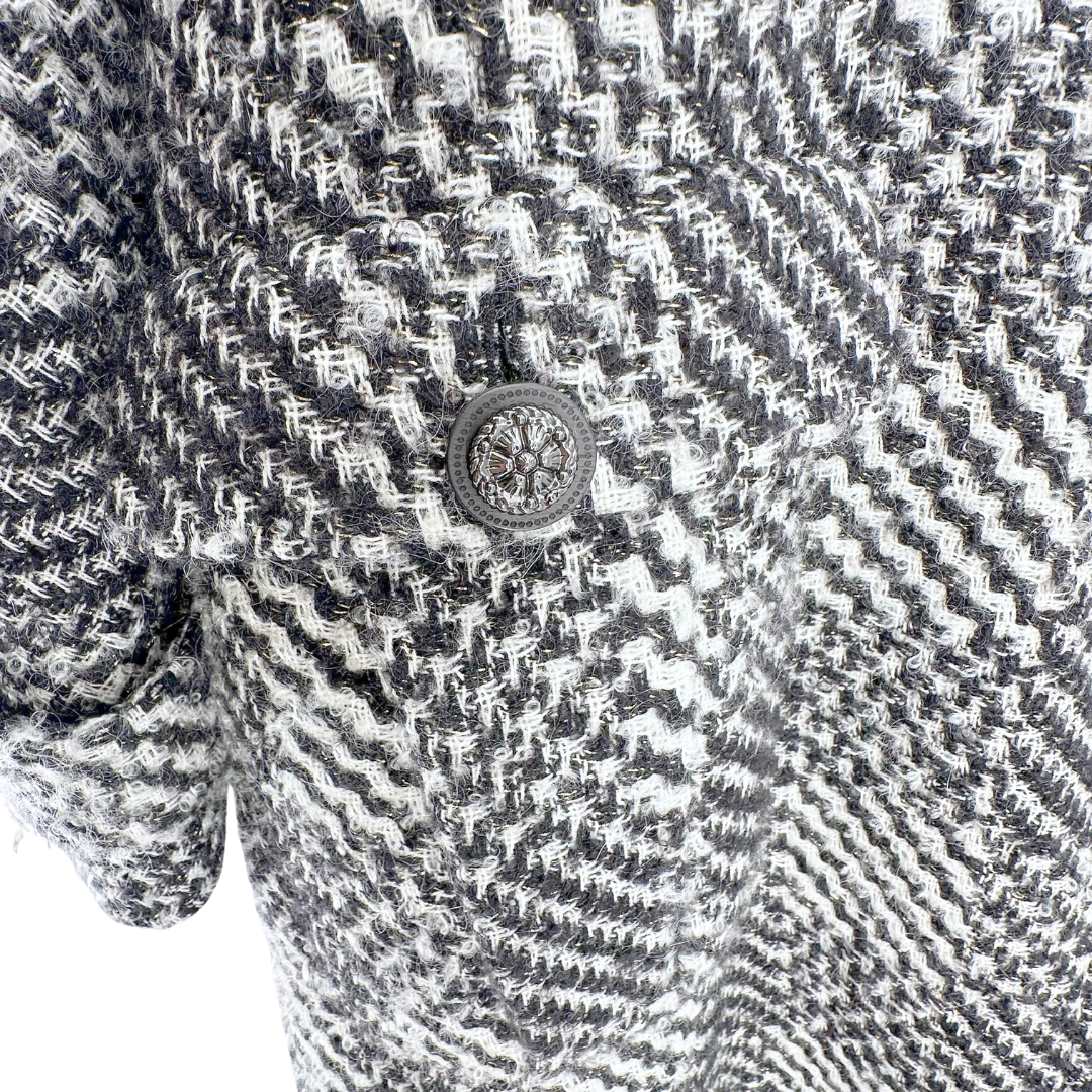 Chanel Size 44 Black/white Coat
