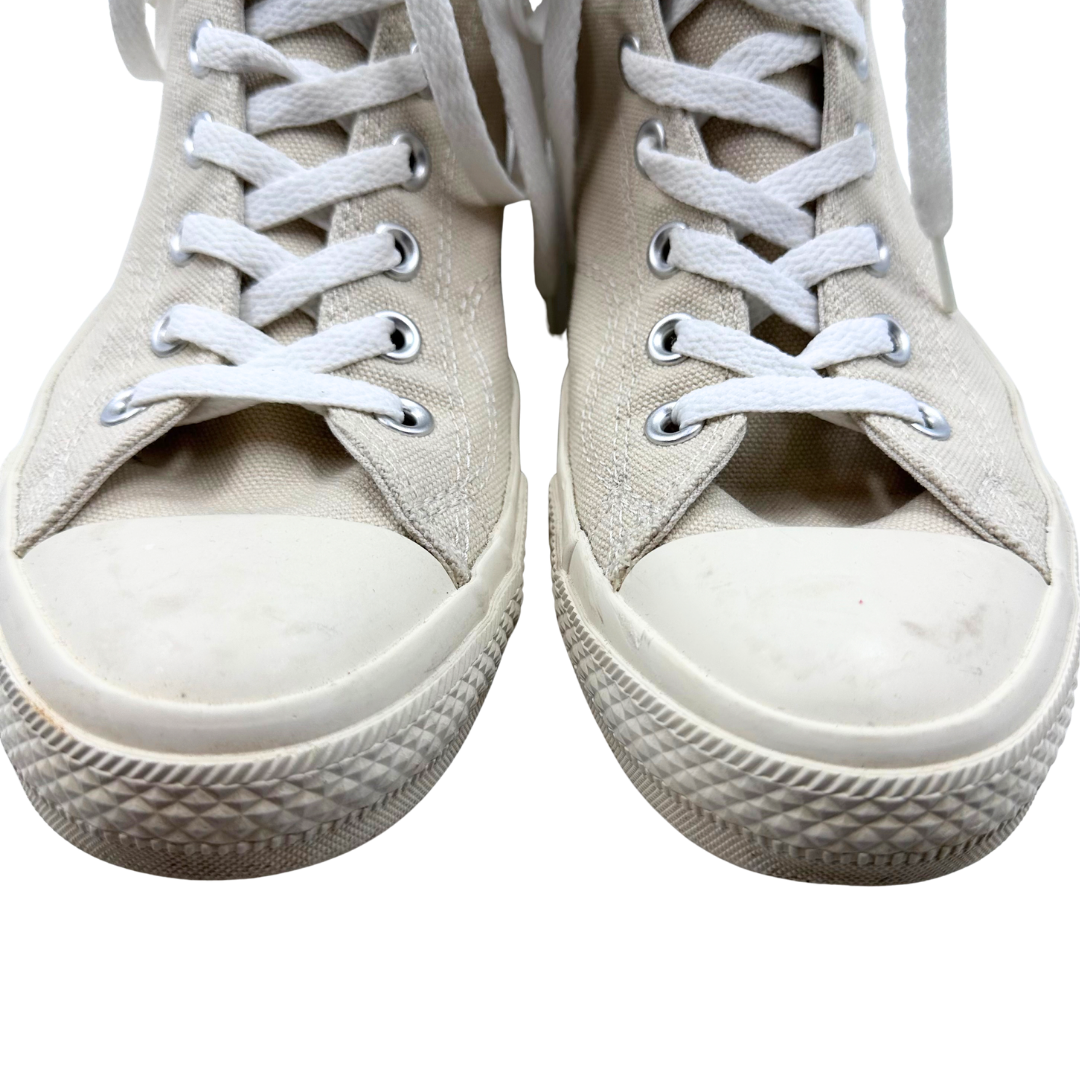Converse 10 Cream Sneakers