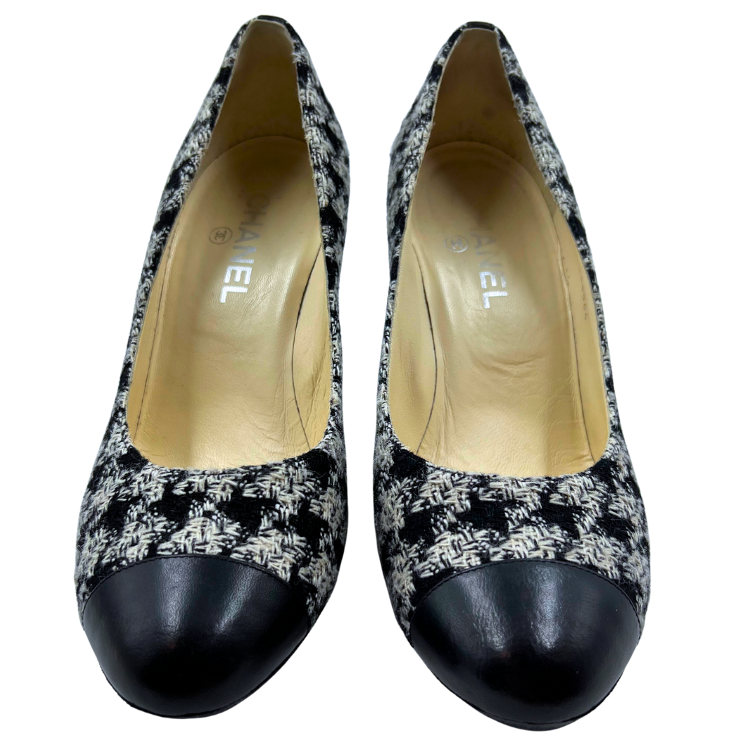 Chanel 9.5 41 White/Black Tweed Heels