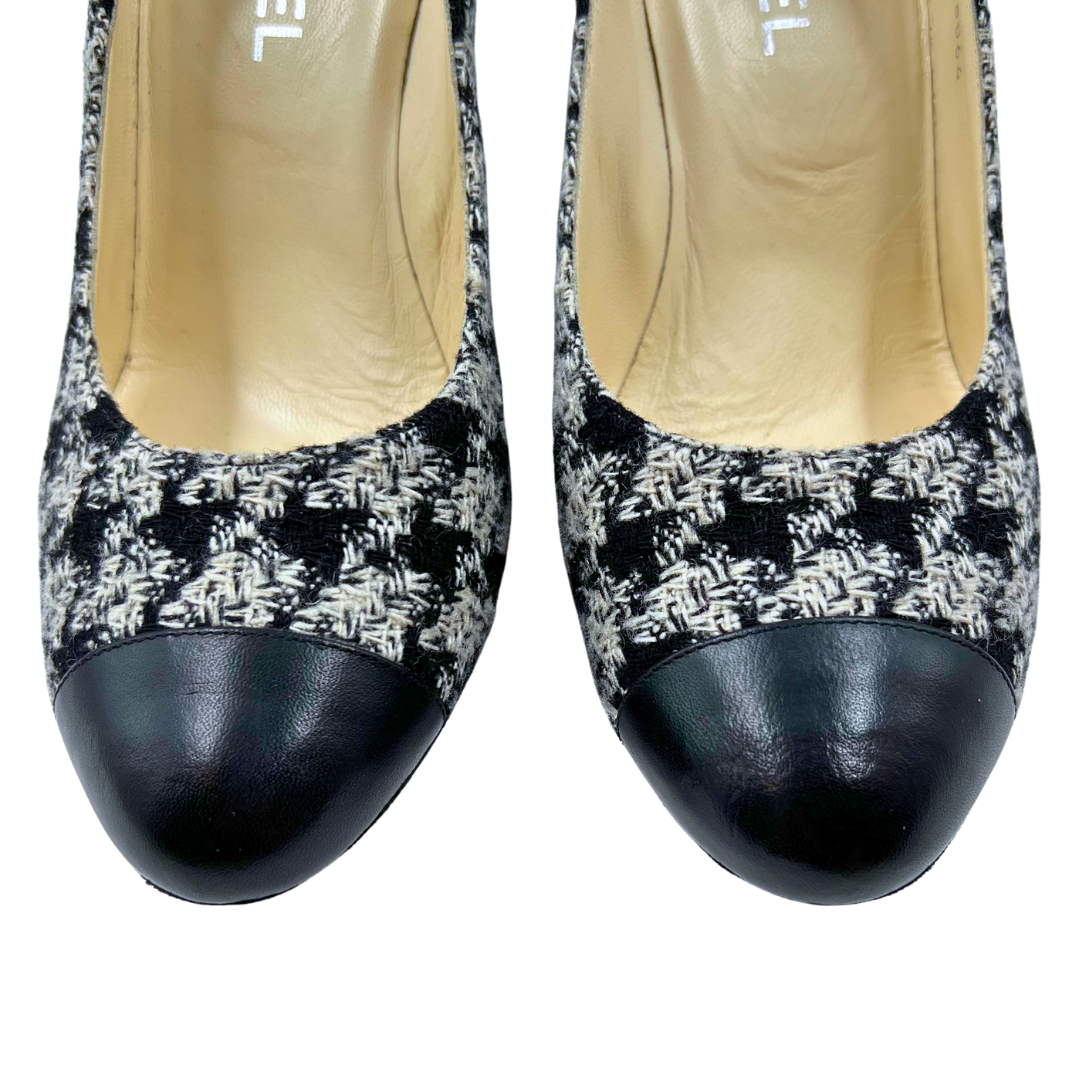 Chanel 9.5 41 White/Black Tweed Heels