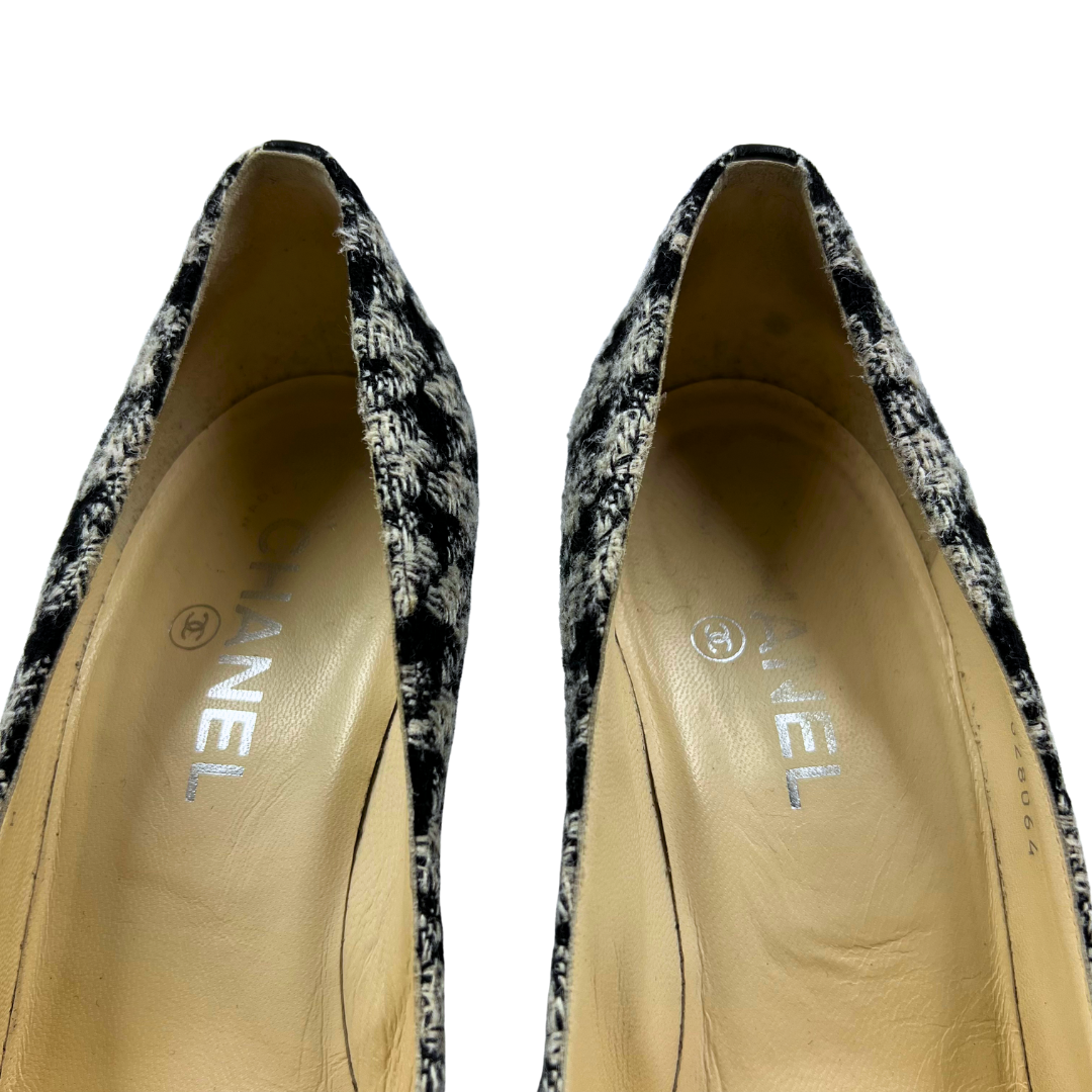 Chanel 9.5 41 White/Black Tweed Heels