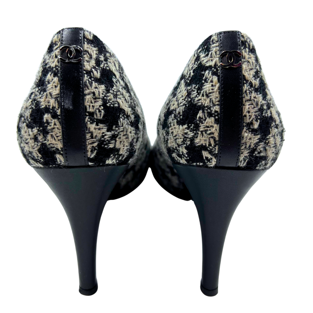 Chanel 9.5 41 White/Black Tweed Heels