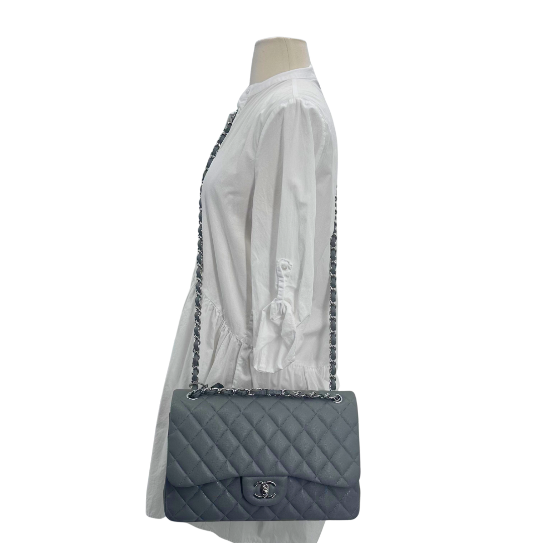 Chanel Classic Double Flap Jumbo Shoulder bag