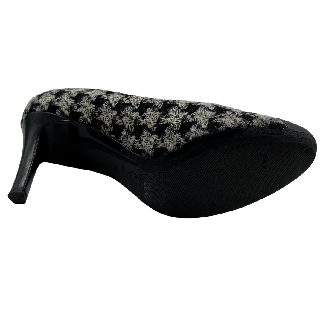 Chanel 9.5 41 White/Black Tweed Heels – Chic Consignment LLC