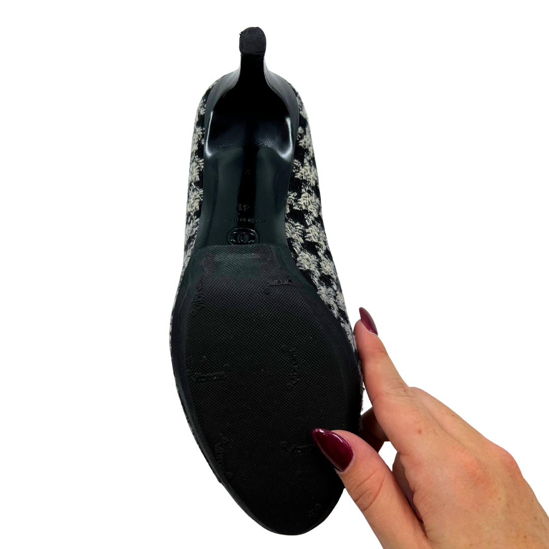 Chanel 9.5 41 White/Black Tweed Heels