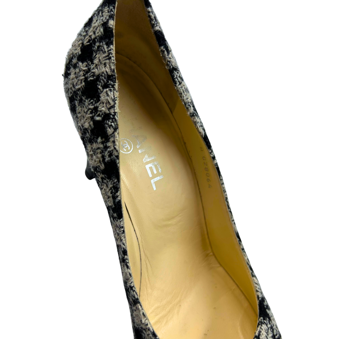 Chanel 9.5 41 White/Black Tweed Heels