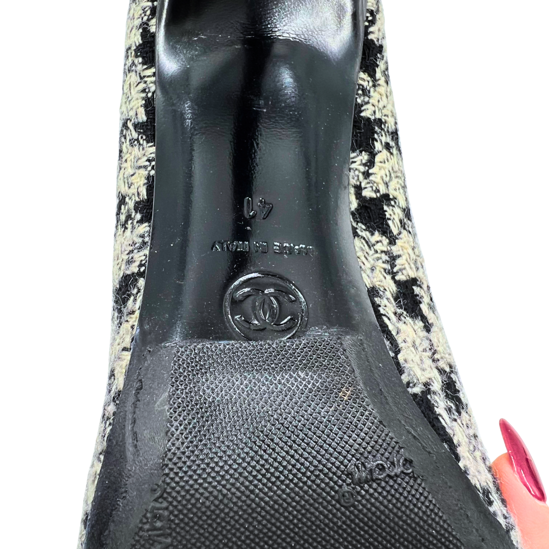 Chanel 9.5 41 White/Black Tweed Heels