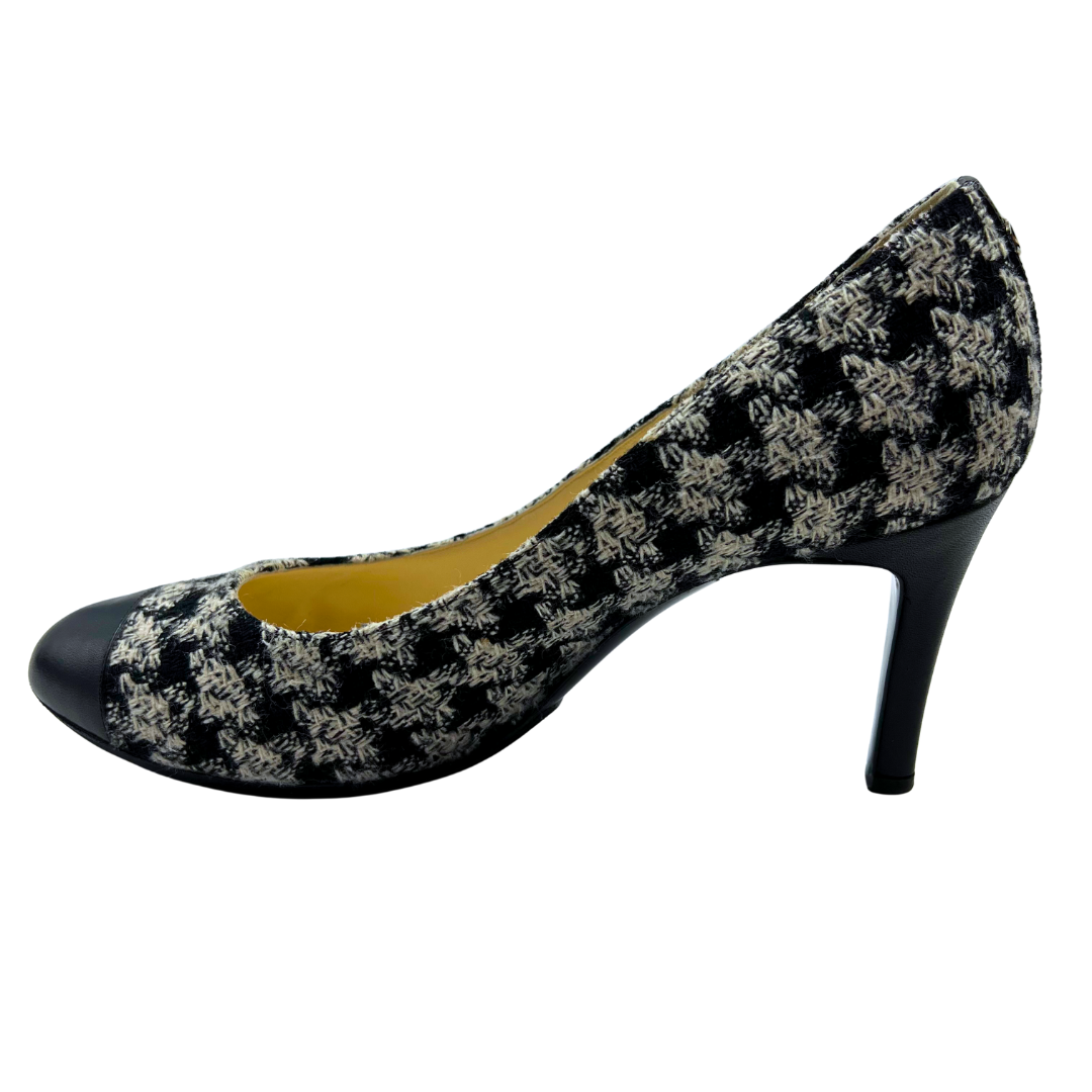 Chanel 9.5 41 White/Black Tweed Heels