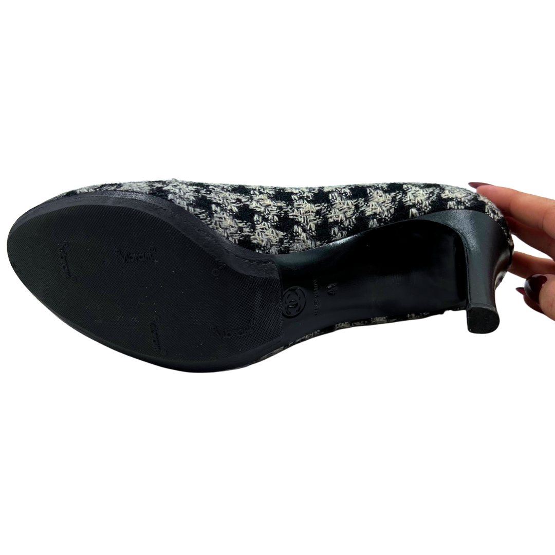 Chanel 9.5 41 White/Black Tweed Heels