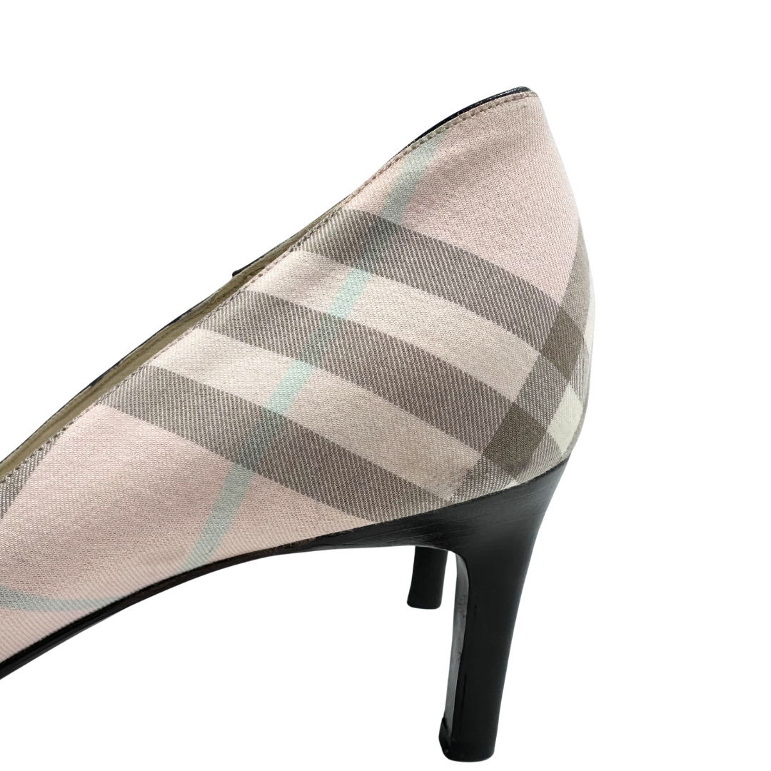 Burberry 39.5 pink/multi Canvas Heels