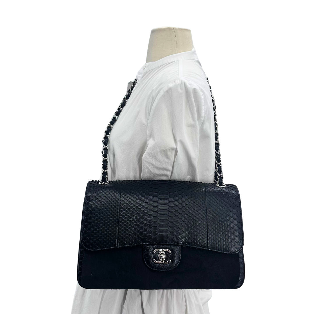 Chanel Classic Double Flap Jumbo Shoulder bag