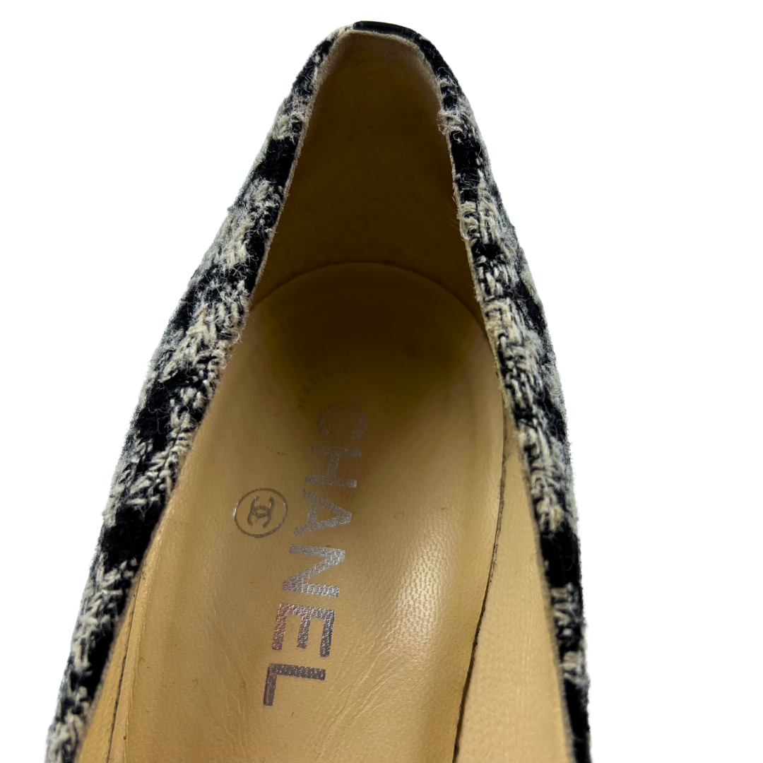Chanel 9.5 41 White/Black Tweed Heels