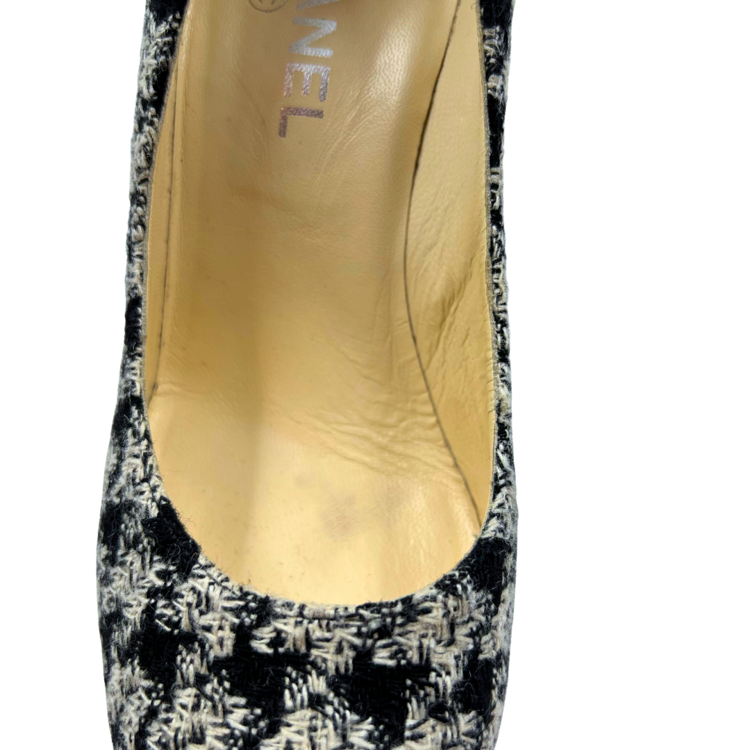 Chanel 9.5 41 White/Black Tweed Heels