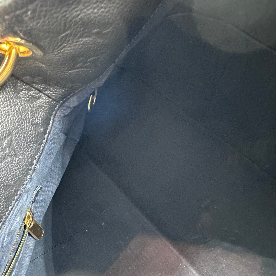 Louis Vuitton Artsy MM Hobo