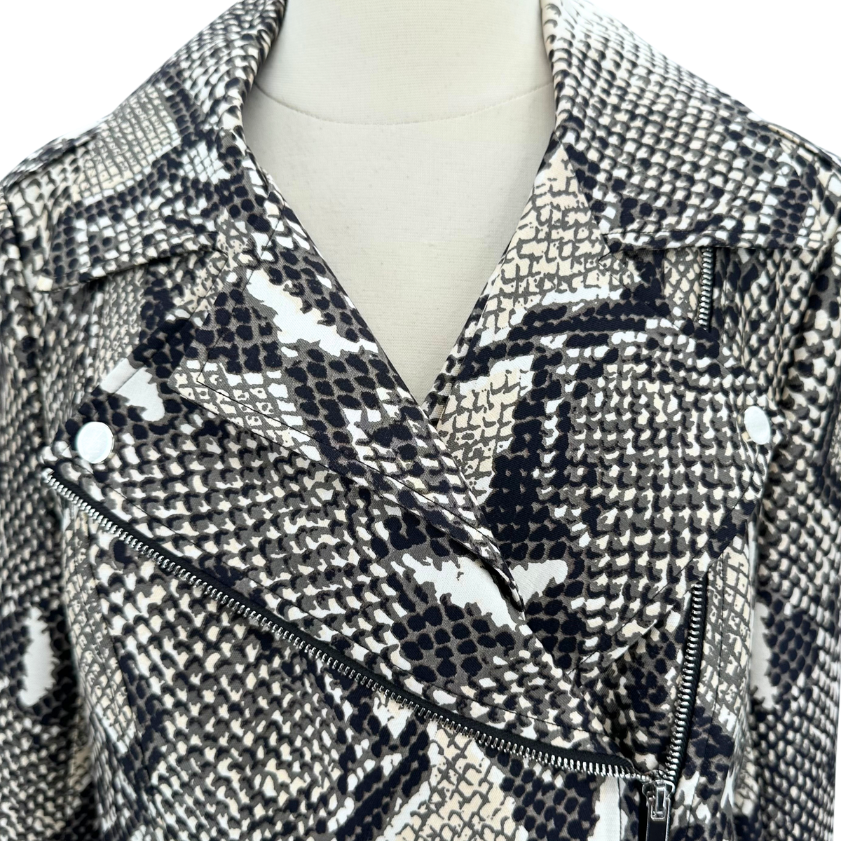 Diane Von Furstenberg Size 12 Snakeskin Coat