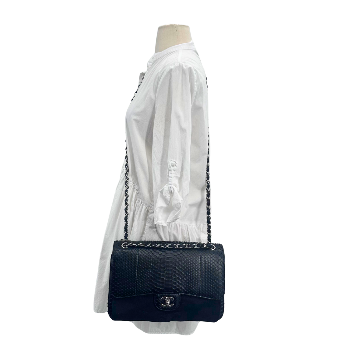 Chanel Classic Double Flap Jumbo Shoulder bag