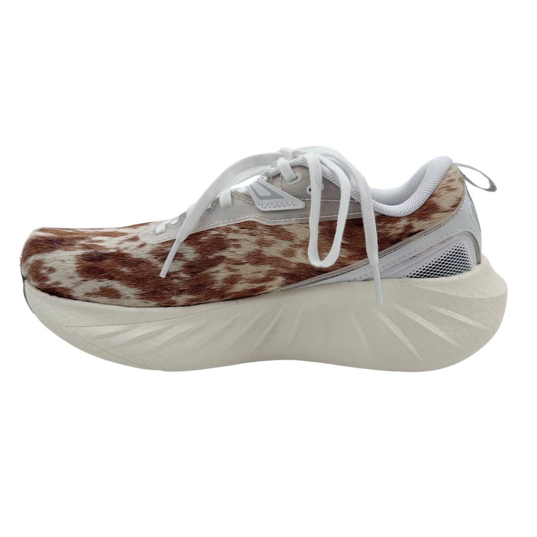 Saucony Triumph 7.5 White/Brown Pony Hair Sneakers