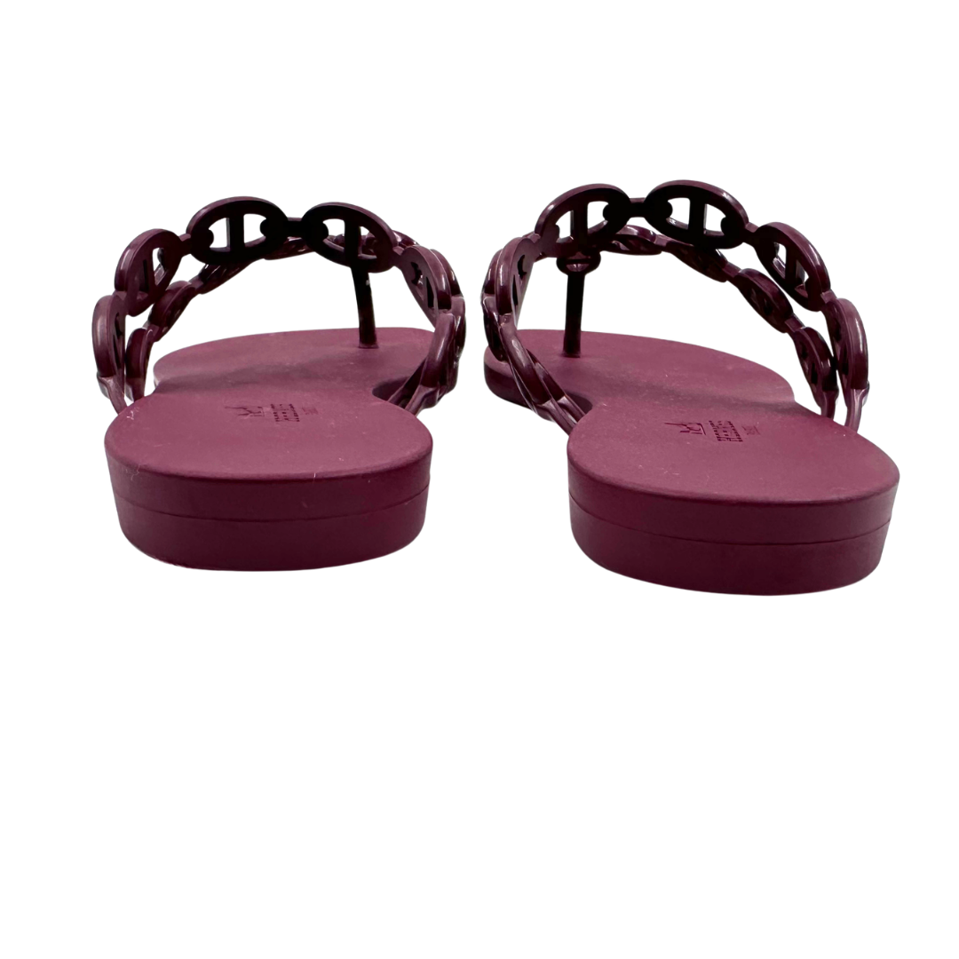 Hermes 40 Burgundy Island Chaîne d'Ancre Insignia Flip Flops