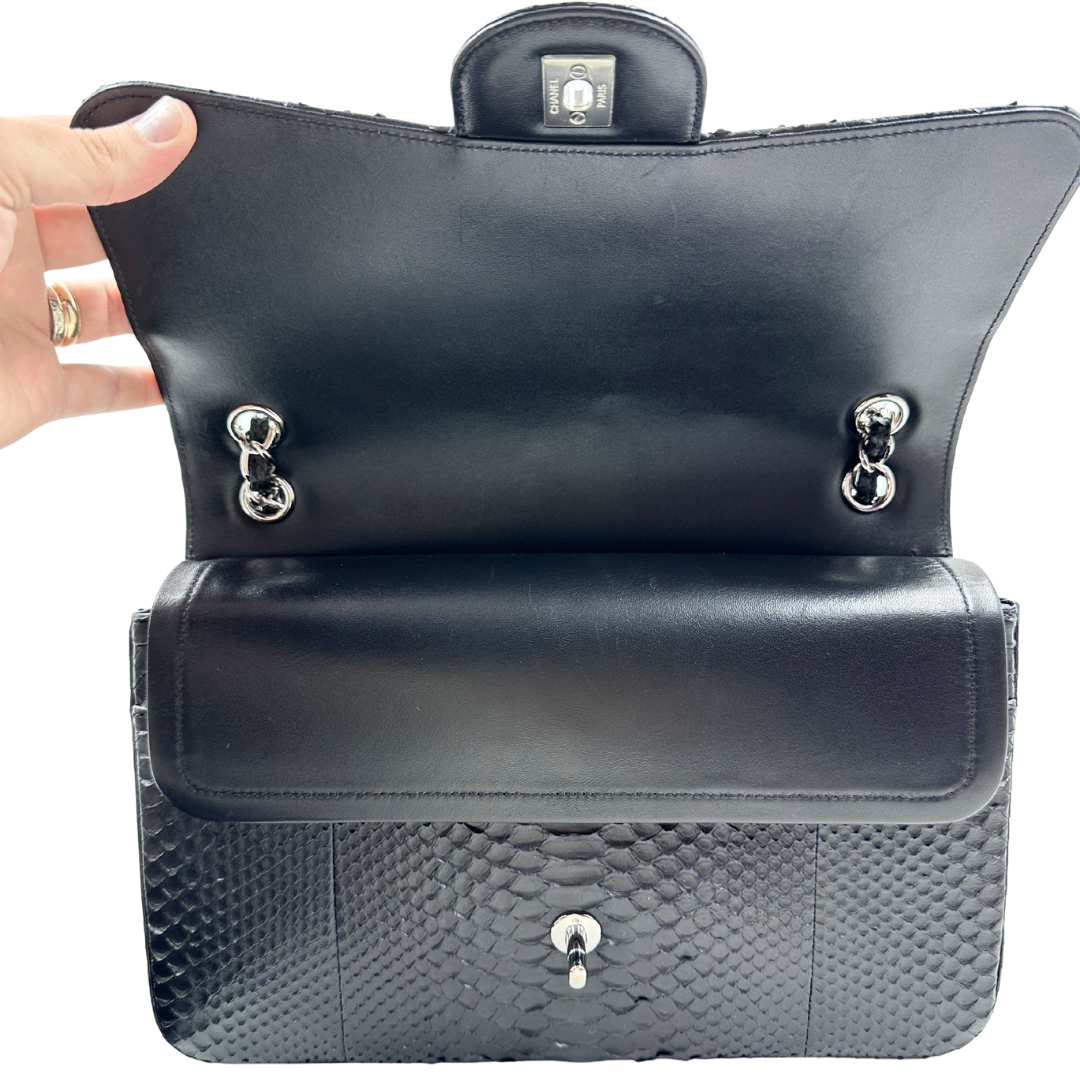Chanel Classic Double Flap Jumbo Shoulder bag