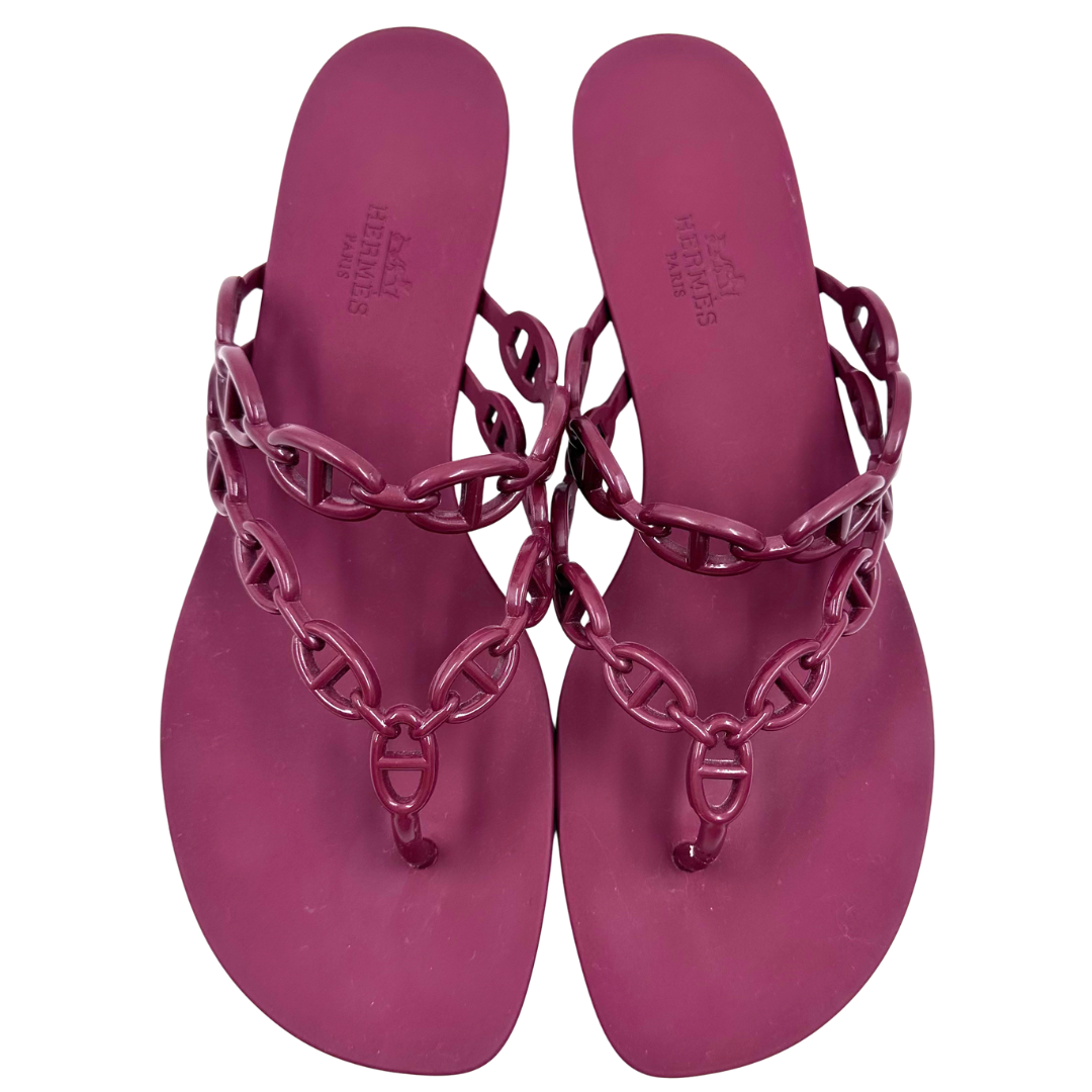 Hermes 40 Burgundy Island Chaîne d'Ancre Insignia Flip Flops